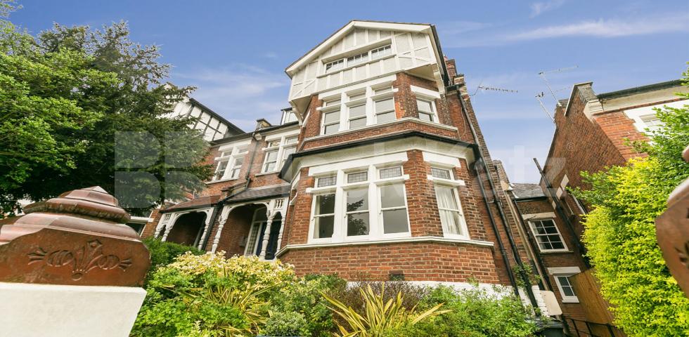 			Stunning Two Bedroom Property in Crouch End, 2 Bedroom, 1 bath, 1 reception Flat			 Clifton Road, Crouch End